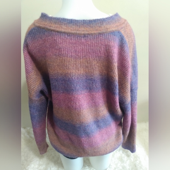 EUC Shein woman's size large oversized v neck striped sweater - Picture 2 of 3